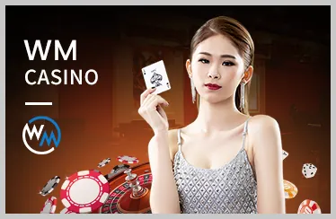 Bàn chơi Baccarat với các lá bài và chip cược